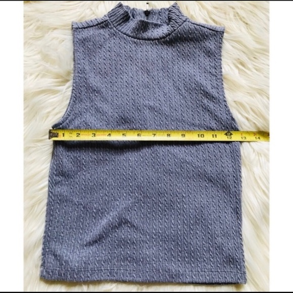 Matelasse Knit Sleeveless Turtleneck Slim Fit Top - Picture 2 of 8